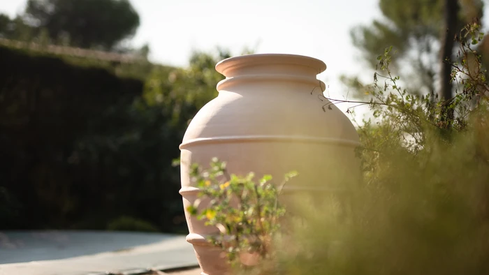 Jarres en terre cuite pour jardins remarquables sur la Côte d’Azur, Atelier De Maindis
